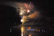 Feuerwerk am Eröffnungsabend (Foto: Ingrid Grossmann)